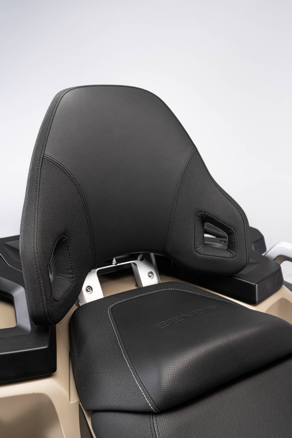 MUD-Redstone-1000-Benda-SEat